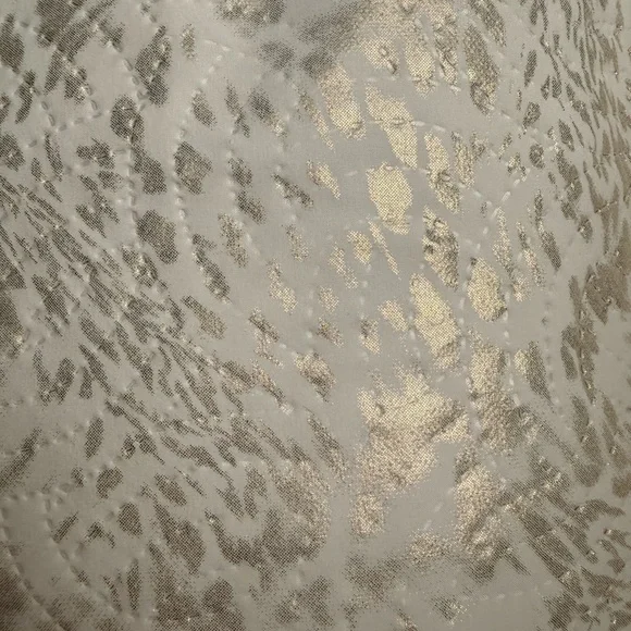 Chicos Zenergy white & metallic gold pattern golf vest lightweight sz 2 (12-14) - Picture 3 of 10